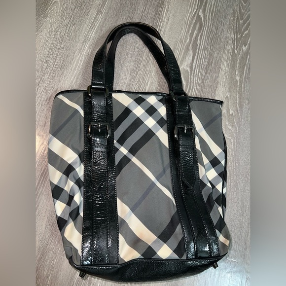 BURBERRY Beat Check Patent Leather and Nylon Victoria Medium Tote - Picture 5 of 12